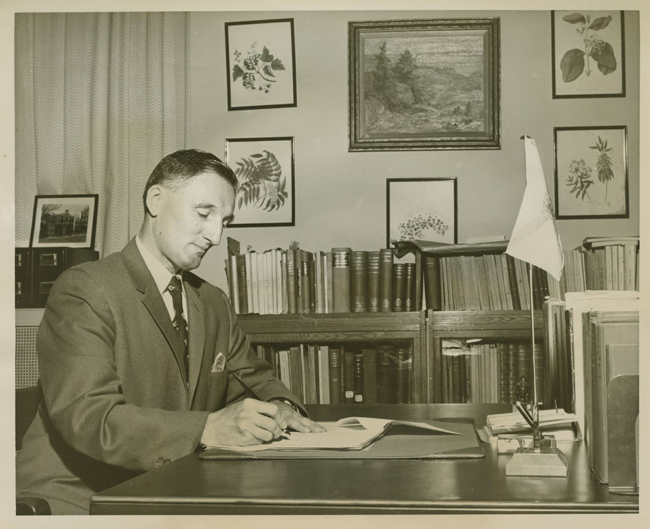 photocollection : Places: Halifax, Halifax Co.: Buildings: Archives: Provincial Archivist in His Office