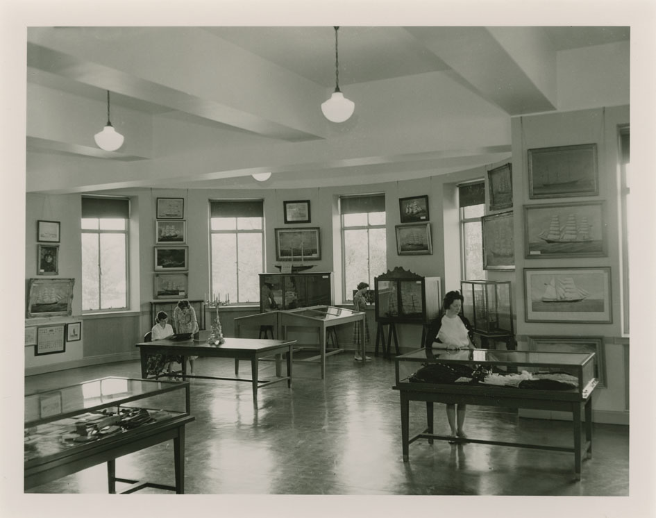 photocollection : Places: Halifax, Halifax Co.: Buildings: Archives: Main Showroom (another copy)