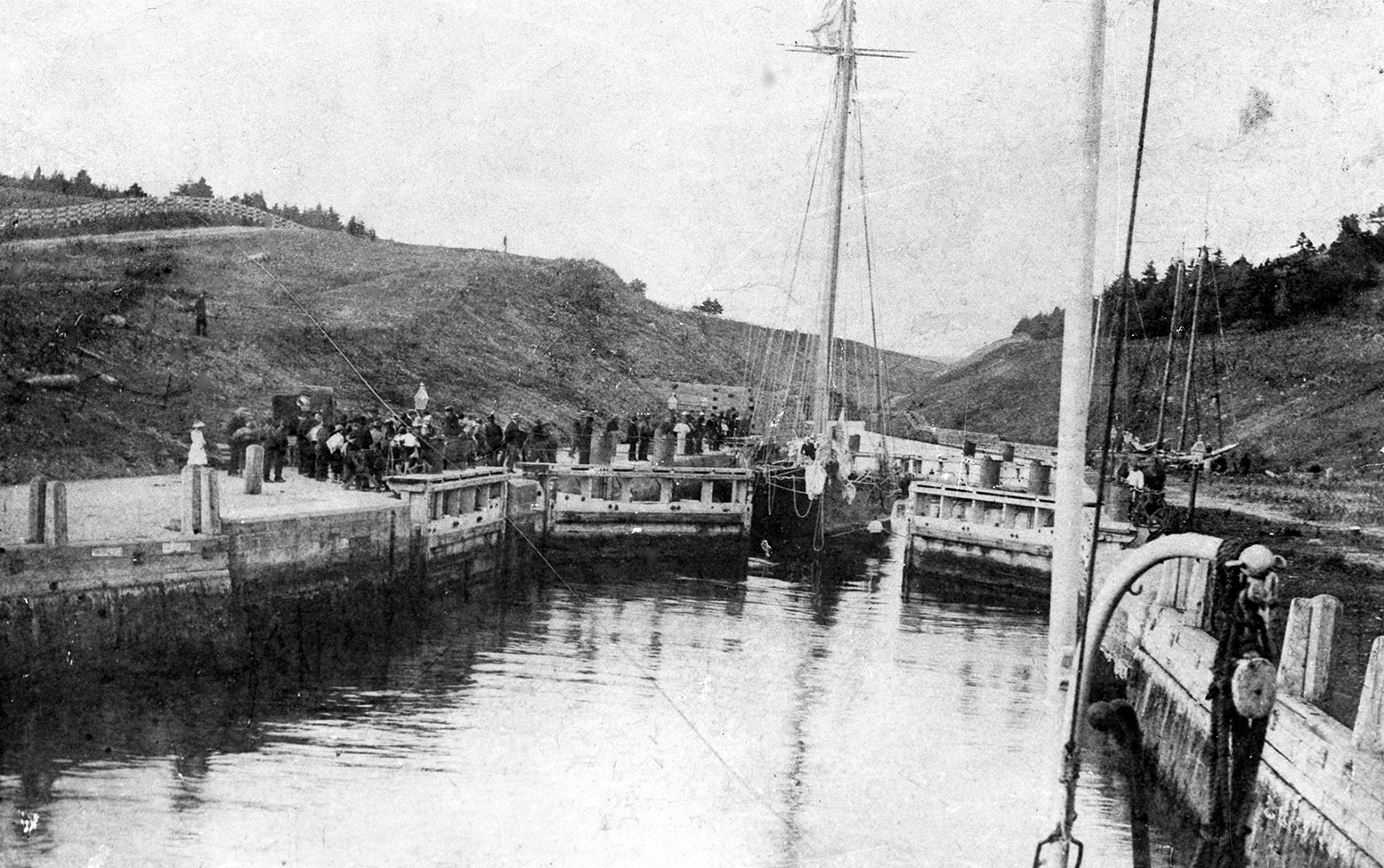 communityalbums - Sailing ship and crowd at St. Peter's Canal