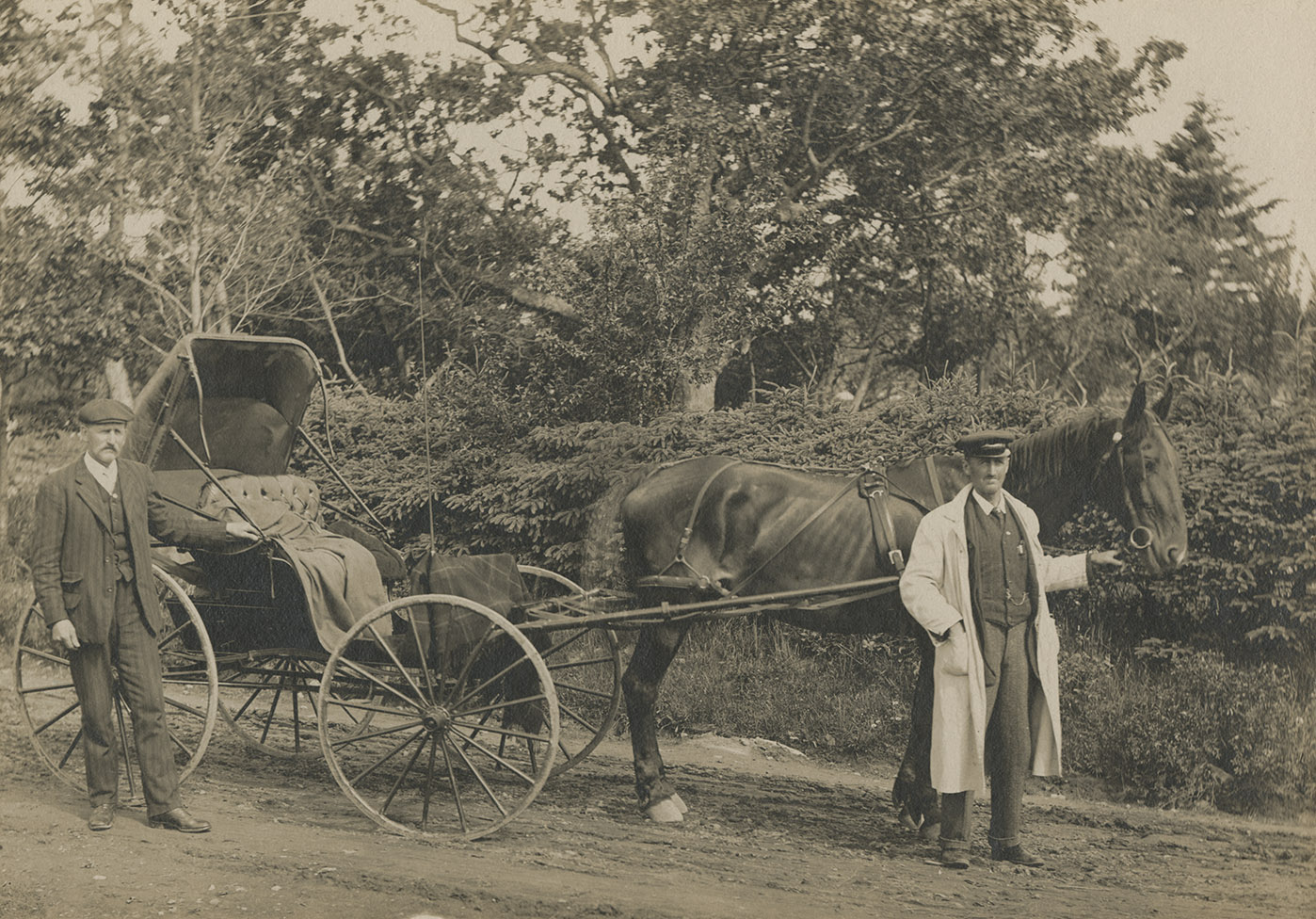 communityalbums - Alfred à Nicholas holding himself on the wagon & Laurent d'Entremont in front