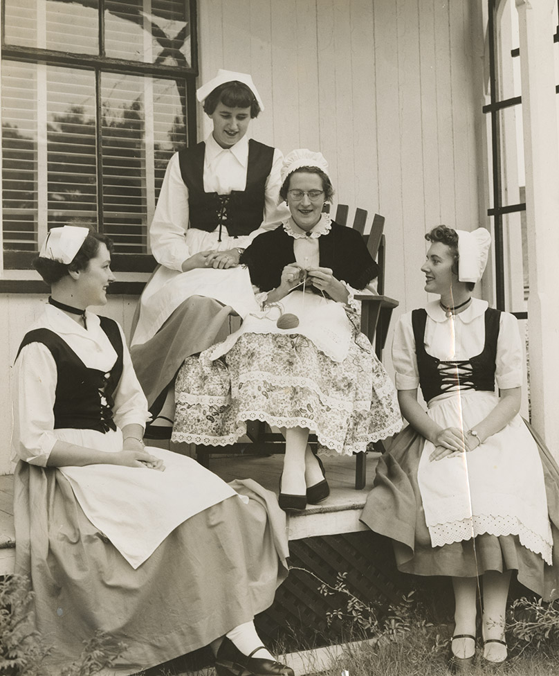 communityalbums - Women in Acadian costumes