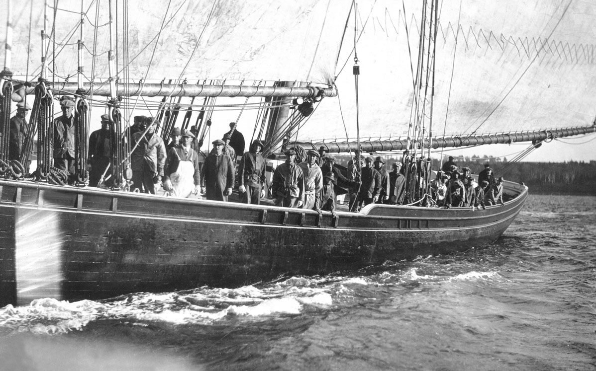Crew and guests on board <i>Bluenose</i>