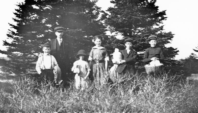 Buckley family at picnic