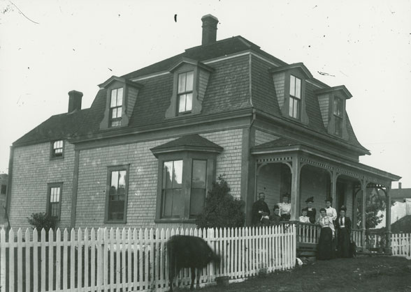 builtheritage : Devine House, Shelburne, NS