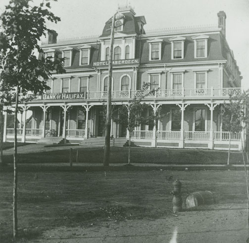 Hotel Aberdeen and Branch of Union Bank of Halifax, Aberdeen Street, Kentville