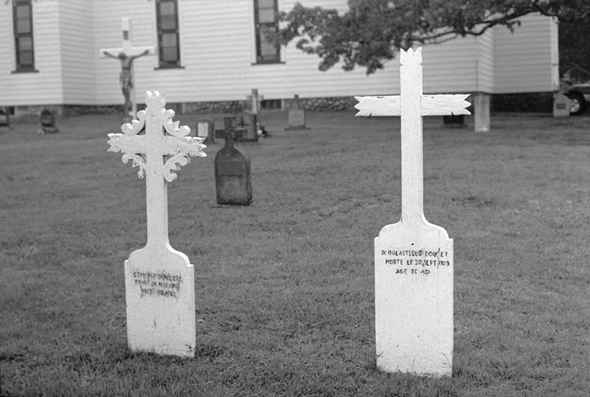 cemeteries-acadian : Pair of very ornate wooden crosses in French (see note by a member of family in Tusket Archives) — inscription in black — Simon Doucete mort