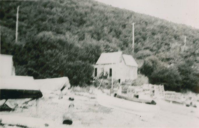 creighton : House at Indian Beach just before Victoria Beach