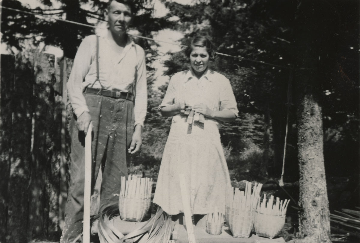 creighton : Louis and Evangeline Pictou making baskets, Lower Granville