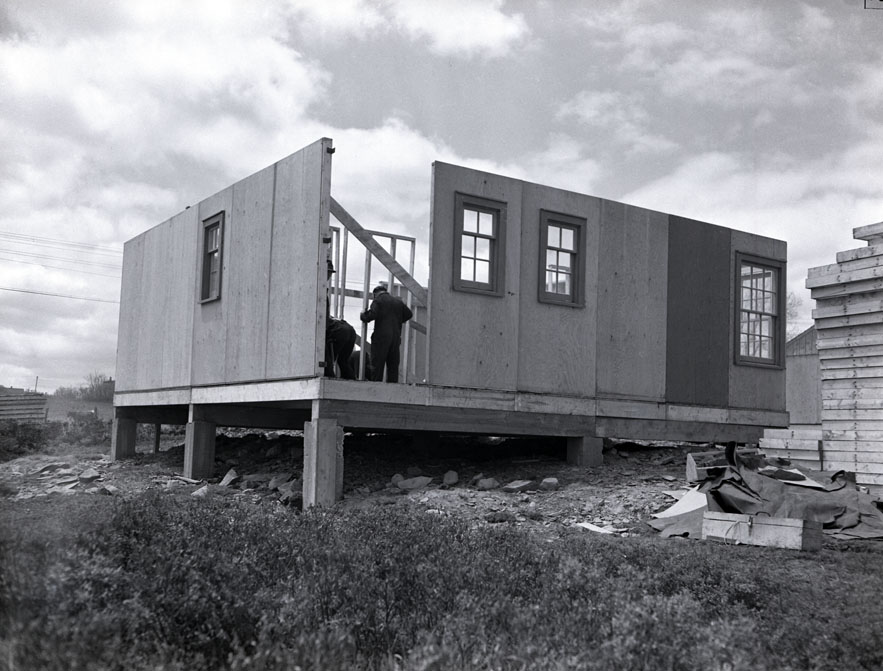 Wartime Housing, Glebe Lands, Erecting Exterior Walls of a Residencial Unit