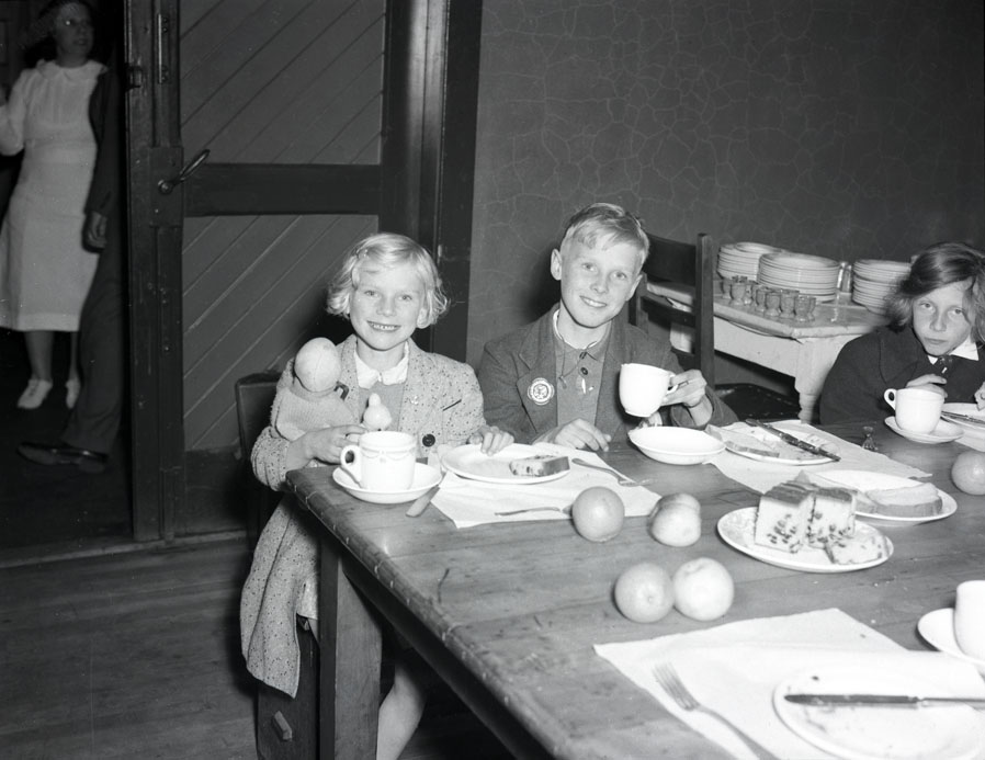 Dorothy and David Dobbs, British evacuee children, eating lunch yesterday, at the Canadian Immigration Shed