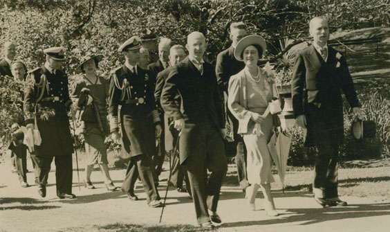 King George and Queen Elizabeth at the Public Gardens in Halifax