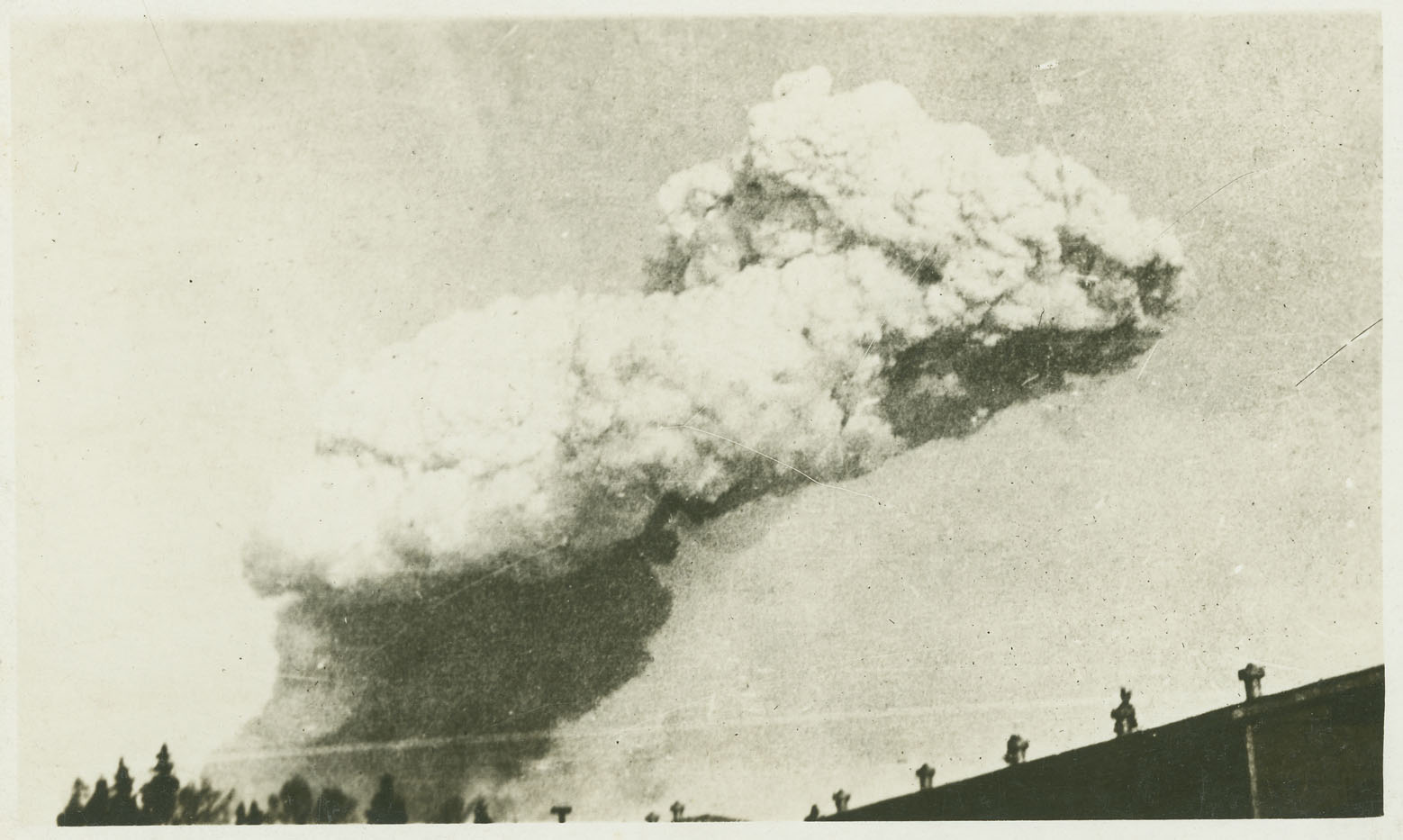 explosion : Smoke cloud from the Halifax Explosion, probably taken off McNabs Island