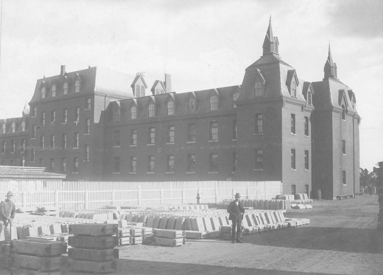 halifax : Concrete Sewer Blocks made at the Halifax Poor Asylum, Halifax, N.S., 1899, over 1000 barrels of Citadel Brand of cement used, manufactured 