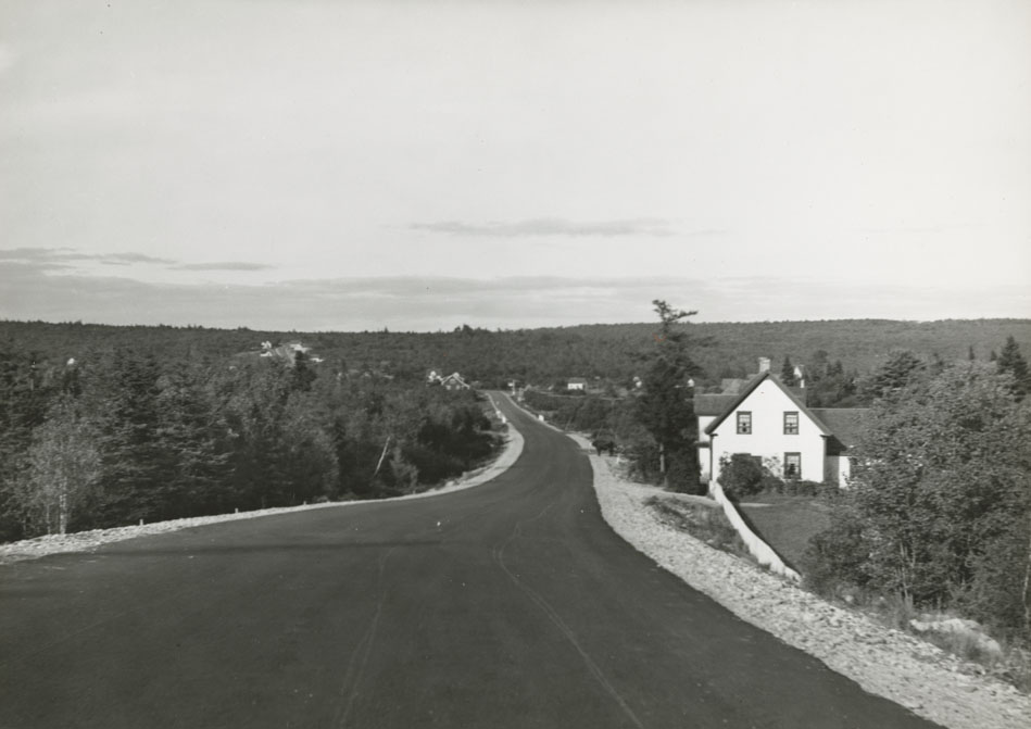 highways : Birchtown - Atwood Brook, Pavement at Birchtown Post Office looking towards Halifax
