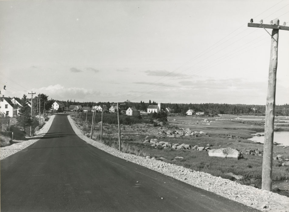 highways : Birchtown - Atwood Brook, Pavement at Doctors Cove