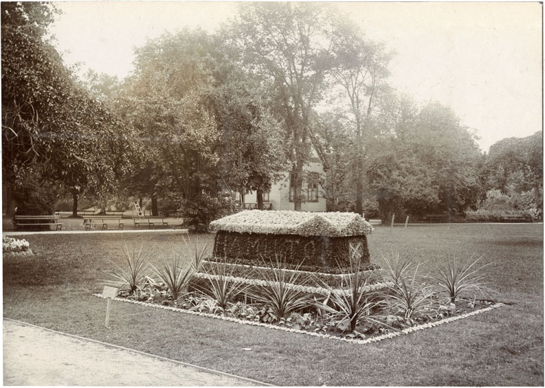irvine : Flower-bed arrangement, Hamilton, Public Gardens, Halifax