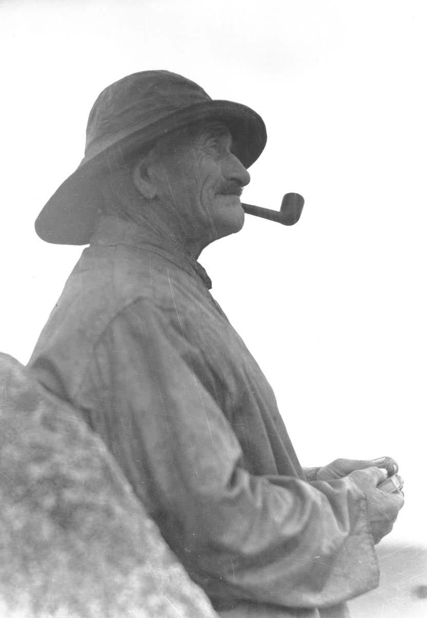 macaskill : Silhouette of Albert Crooks with pipe, Peggys Cove, NS