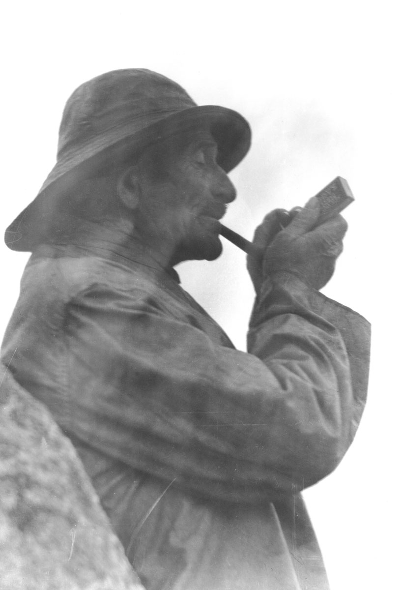 macaskill : Albert Crooks lighting pipe, Peggys Cove, NS