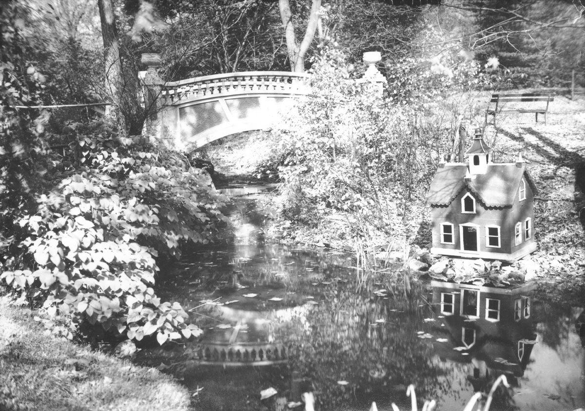 macaskill : Bridge over pond, Public Gardens, Halifax, NS