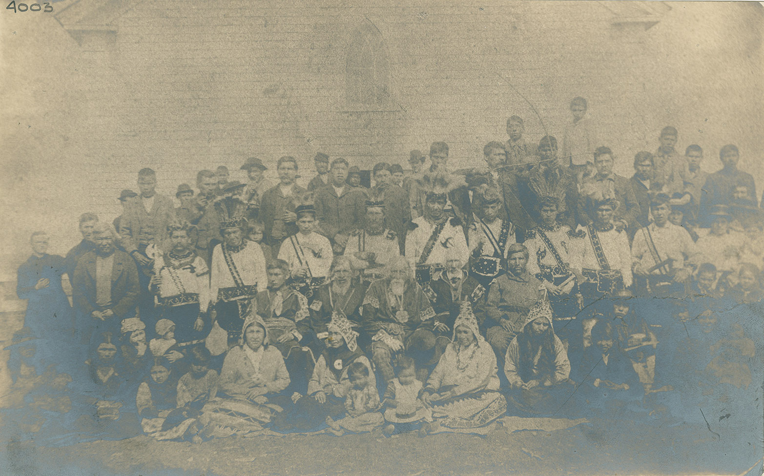 Group photo including Mi'kmaq women, men and children