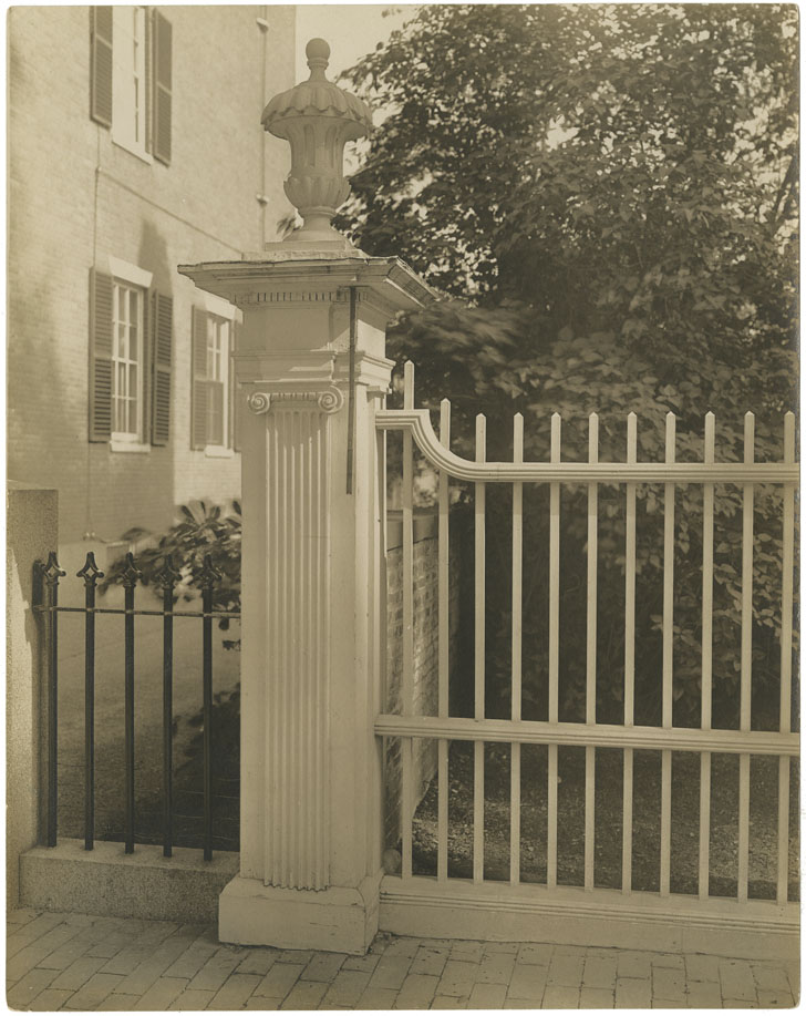 Architecture, Salem, Mass.: Fence post, 25 Chestnut Street