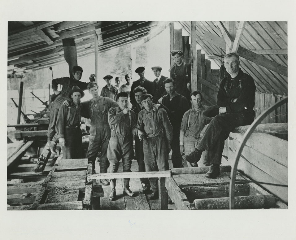 photocollection : Industries: Lumbering: Mills: Sheet Harbour: Irvin Belies sawmill (2)