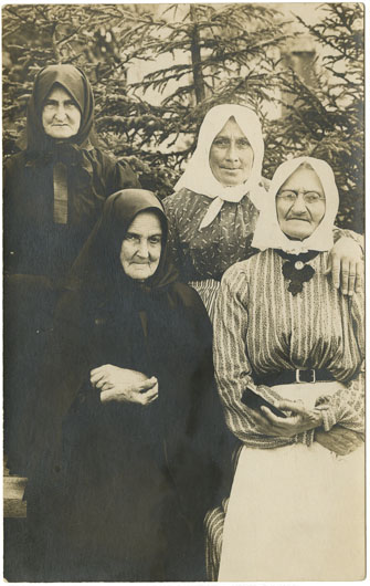 People: Acadian French Women (photo on postcard)