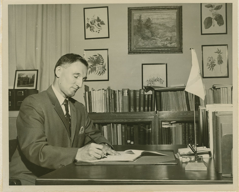 photocollection : Places: Halifax, Halifax Co.: Buildings: Archives: Provincial Archivist in His Office