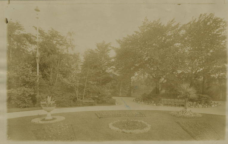 photocollection : Places: Halifax, Halifax Co.: Public Gardens: Flower beds and walls