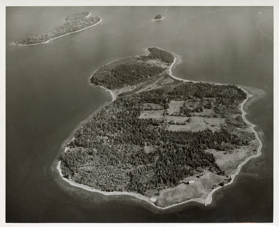 photocollection : Places: Oak Island, Lunenburg Co.: Aerial View of Island