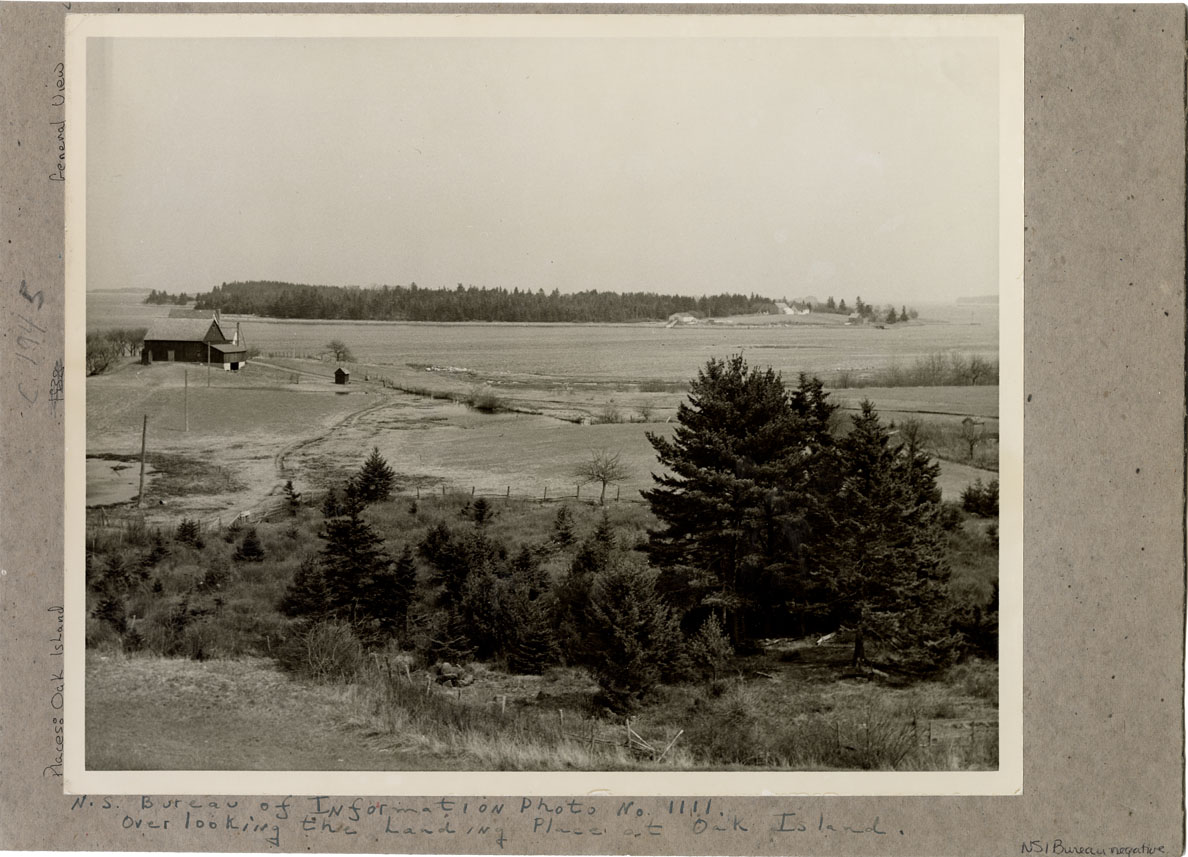photocollection : Places: Oak Island, Lunenburg Co.: Overlooking the Landing Place