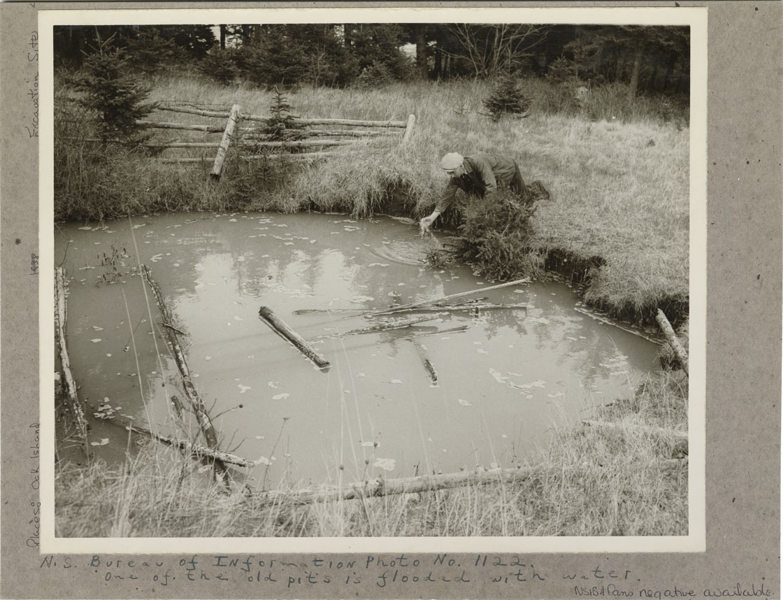 photocollection : Places: Oak Island, Lunenburg Co.: Excavation site